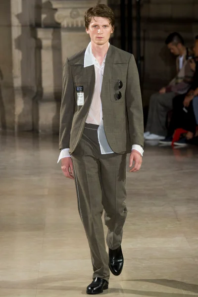 Look 3